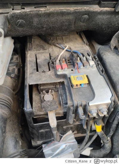 Citizen_Kane - Jak dostać się do minusa w tym akumulatorze? 
Padł mi aku w prywatnym ...