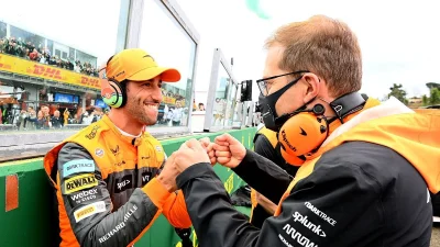 QRQ - Piękny inside job w McLarenie zrobili.
Szef zespołu nieoczekiwanie uciekł do ko...