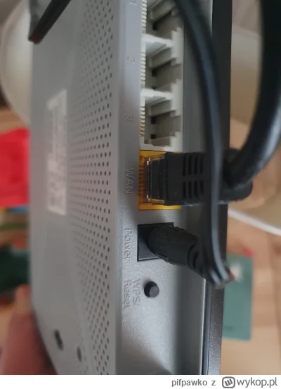 pifpawko - @Norskee  @bartek-kowalski-12 tak jest podłączony router na górze