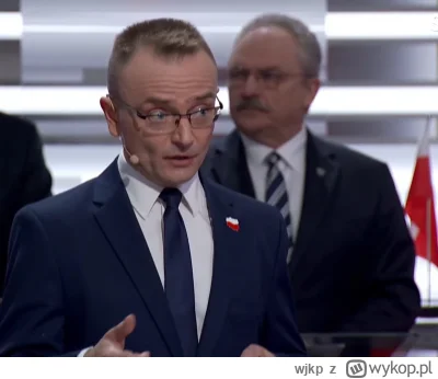 wjkp - #debata gość wygląda jak DJ na wiejskim weselu, z tyłu wujek który czeka na pi...