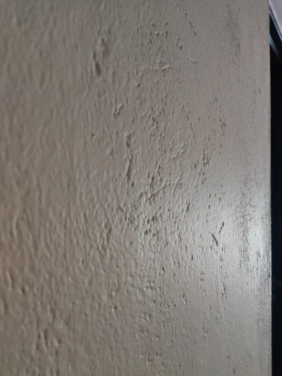 brh4life - Da się jakoś wyrównać powierzchnię takiej ściany przed malowaniem? 
#buduj...
