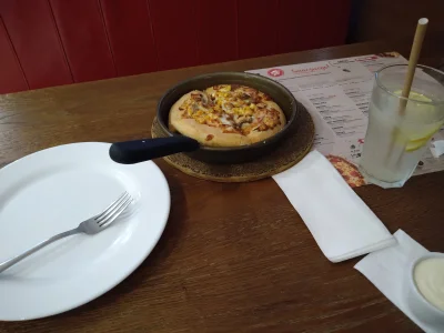 SzycheU - Kocham pizze
 #pizza #pizzahut #jedzzwykopem
