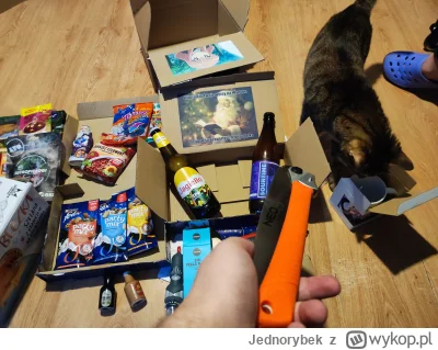 Jednorybek - Kitku niezainteresowane piłą i kawałek obrażonej Różowej oglądającej jak...