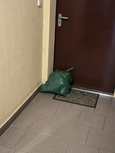 o__0 - Po czym poznać, że wprowadzili się sąsiedzi ze wsi ( ͡° ʖ̯ ͡°)

#patologiazews...