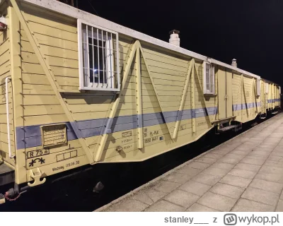 stanley___ - #kolej

Przespałbym się w takim wagonie na bocznicy gdzieś na zadupiu.