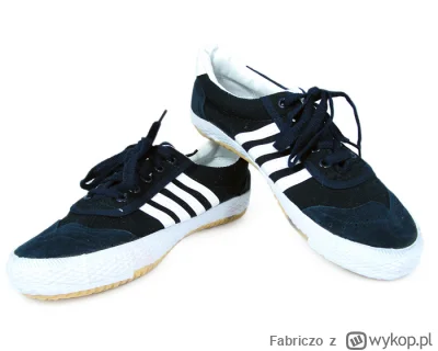 Fabriczo - @Pierre_Nietzsche: korkotrampki i halówki z bazaru za 10 zł to klasyka lat...