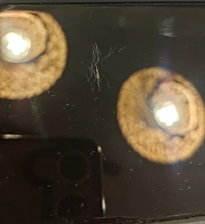 tereska-kaczmek - @JanuszherbusKoryBut_Wisnioweczka:  nie wiem tu jest folia ?