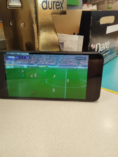 Minieri - Dziś transmisję meczu sponsoruje mi Durex, zabezpiecza lepiej niż Pau Cubar...