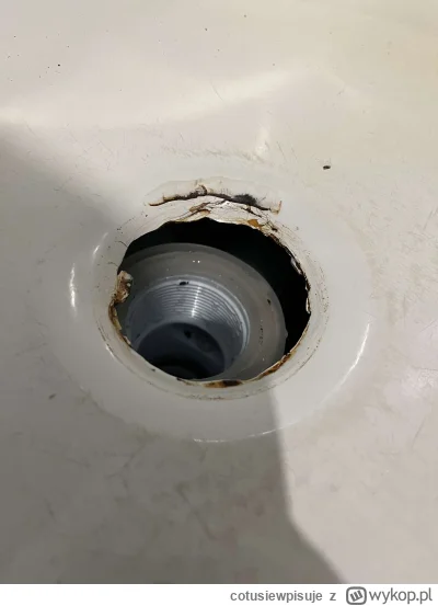 cotusiewpisuje - zardzewiało mi miejsce w ktorym jest korek w wannie i troche sie ukr...
