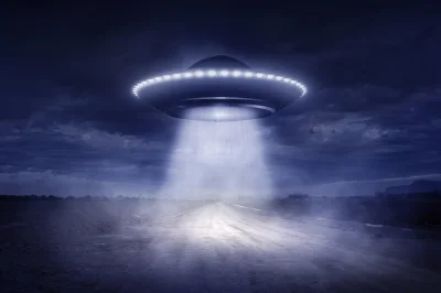 filip9111111 - UFO przyleciało ? #ozdoba przepowiedział #2023 ? #indygo wraca ? tik t...