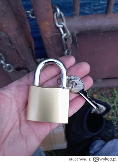 stuparevic - Ja się pytam jak to mam teraz otworzyć kto w ogóle tak sprzedaje kłódki....