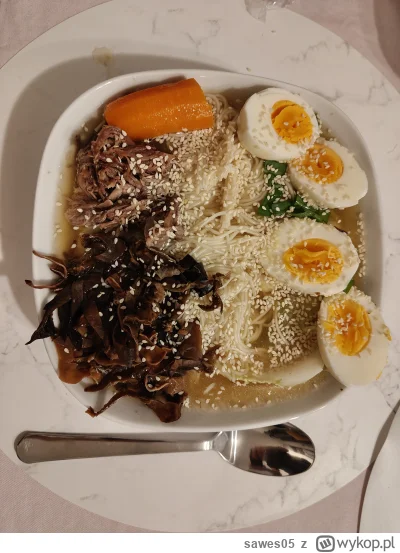 sawes05 - Pierwszy ramen w życiu. Postarane tak na 30 %. I smakuje tak na 30%.
#ramen...
