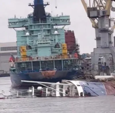 robertkk - Trzeci ruski statek w ciagu 10 dni, to juz nie jest  przypadek ( ͡° ͜ʖ ͡°)...