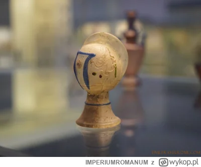 IMPERIUMROMANUM - Rzymskie szklane naczynko w kształcie hełmu gladiatora

Rzymskie sz...