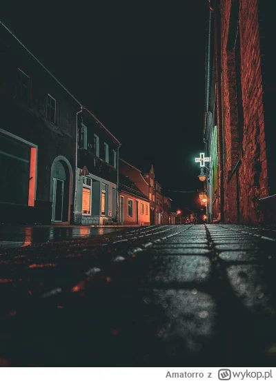 Amatorro - Takie klimatyczne zdjęcie pustej ulicy sobie wieczorem zrobiłem.

#fotogra...