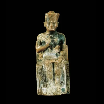 Loskamilos1 - Figurka z kości słoniowej pochodząca prawdopodobnie z okolic 2560 roku ...
