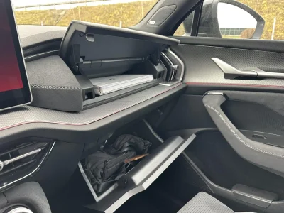 jmuhha - w sumie z iloscia schowkow ktores auto przebije nową skode kodiag?