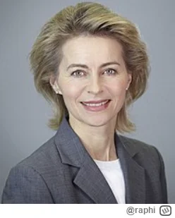 raphi - @cytmirka: Wygląda jak niefarbowana Ursula von der Leyen