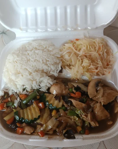 tomwick55 - Dziś na obiad jem kurczaka w 5 smakach z chińczyka

Jest to średnia porcj...