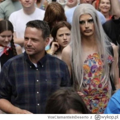 VoxClamantisInDeserto - Rafał Trzaskowski w towarzystwie swojego elektoratu.
#polityk...