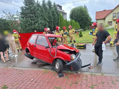 PeterWeiss - > doszło czołowego zderzenia fiata cinquecento z pojazdem marki Audi.
@S...