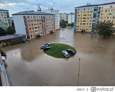 waro - Ano dlatego.

PS. To pierwsze zdjęcie jest nowsze, już po opadnięciu wody