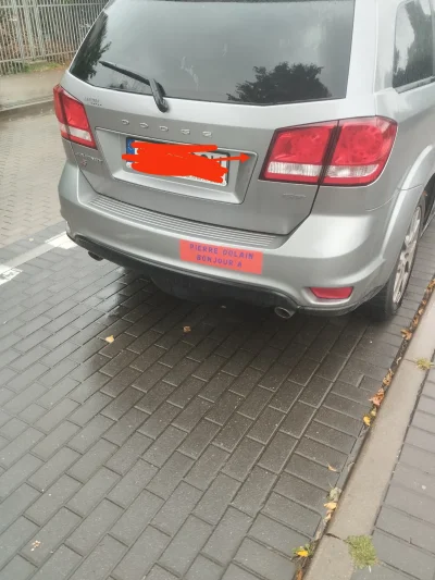 Minieri - Idę sobie chodnikiem i nagle taka naklejka, tyle pytań, tak mało odpowiedzi...