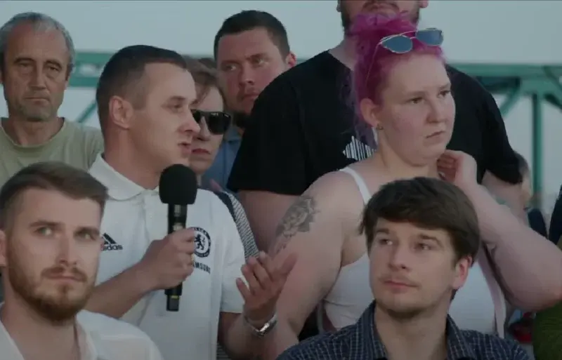 Bujak - @re5ublimacja: przecież to młody Nawrocki na 100%