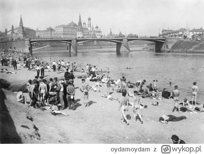 oydamoydam - Plaża nudystów przy Soborze Chrystusa Zbawiciela, ZSRS, Moskwa, 1929