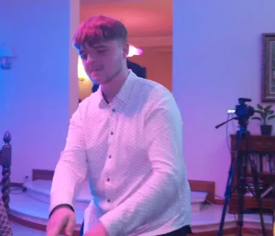 damilele - Ciekawie ile chłop zarabia bo robi Boxdelowi kontent od pamiętnego Live sp...