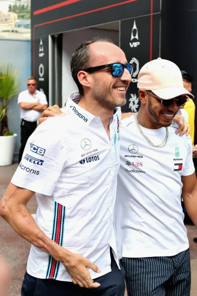 CPerez11 - @Hadolf_Itler: A proszę.
Na zdjęciu z fanem ( ͡° ͜ʖ ͡°)