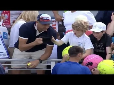 kamil-tumuletz - @wkrk wracając do chłopa 

Typ pojawił sie w rolkach Joego Swolla i ...