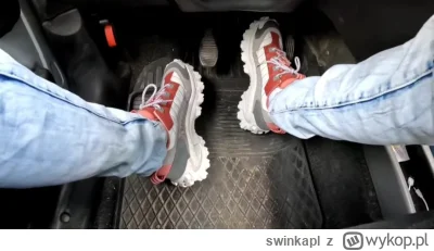swinkapl - @Halinek lubi dobry design więc założył buty używane podczas wspinaczek na...