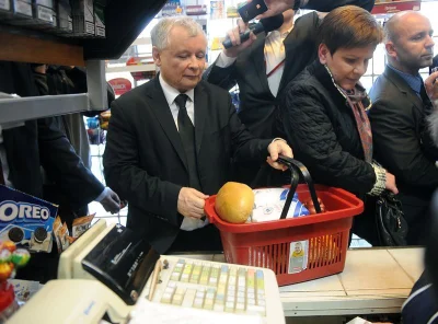 mentari - > nie wyobrażam sobie kaczyńskiego, który idzie na zakupy

@Pilaf: przecież...