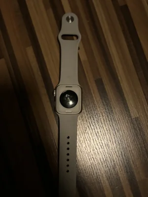 Windasiedem - #apple Dostałem Apple Watcha SE. Chłop nie wie jak złożyć :(