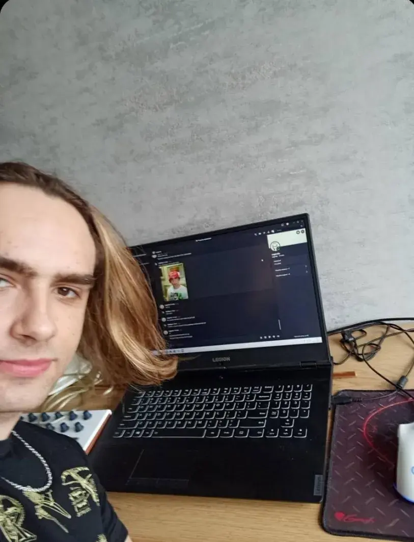 WiIkMcQuey - @przegro_pisarz: myslisz, że nie mogę randkować z pięknymi 18-latkami je...