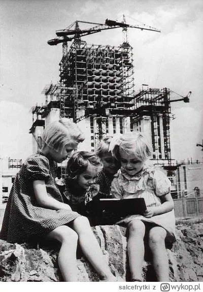 salcefrytki - Warszawa jeszcze nie odbudowana, ale Wi-fi już działało i dzieci wpatrz...