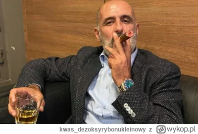 kwas_dezoksyrybonukleinowy - Zabrał opaskę kapitana najlepszemu napastnikowi w histor...