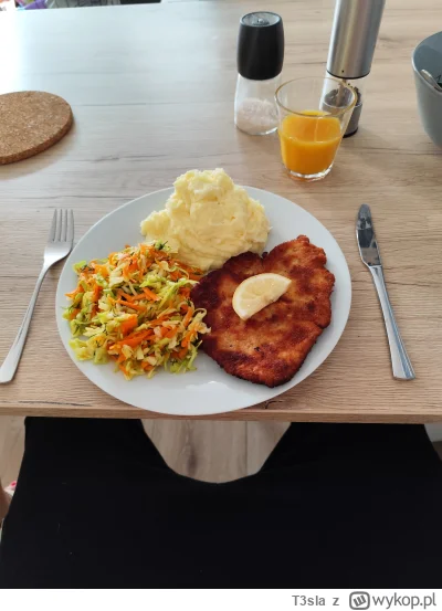 T3sla - #gotujzwykopem #jedzzwykopem 
Klasycznej na talerzu:
Sznycel
Purée ziemniacza...