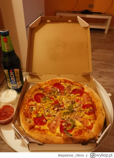 Napalone_Okno - Pizza dla chłopa. Przynajmniej tyle przyjemności ehh. Ci z Cateringu ...