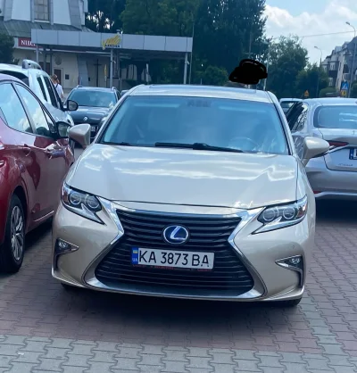 P.....L - Zobaczcie jakimi samochodami sie Ukraina wozi. Luksusowy Lexus. Zamiast wal...
