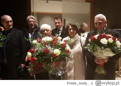 Polakmaly - >Będzie jakies powitanie fanów na lotnisku?

@albin_kolano: Tak, ekipa cz...