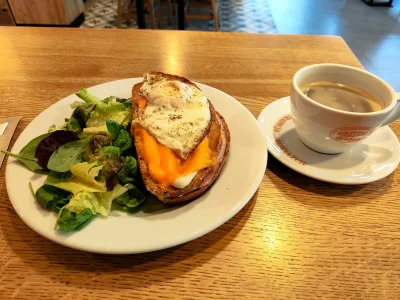 KwasneJablko - #sniadanie piekarnia #grzybki 25zl #warszawa 

Bardzo dobre. Kawa w ce...