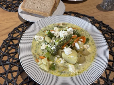 PodniebnyMurzyn - Chuop zrobił pszna zupę szparagową z fetą :3 

Dla każdego frena po...