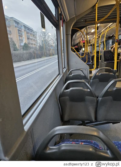 asdfqwerty123 - Ściągnęli chłopa do biura its over dla jego (╥﹏╥) #pracbaza #praca #p...