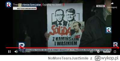 NoMoreTearsJustSmile - Mohery trzymają transparent broniący skazanych wraz ze zdjęcie...