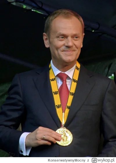 KonserwatywnyMocny - Donald Tusk odbiera złoty medal za robienie Polaków w CH*** od d...