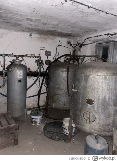 curiousboi - > własna studnia głębinowa 
 odwrócona osmoza przy kranie 
 dzbanek dafi...