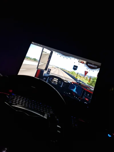 jakubsciubidlo - #ets2 
Po przerwie wracamy na drogi Europy.
Stream leci razem z kilo...