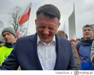 12lat25cm - Mentzen dostał gazem xDDD
#protest #sejm #polityka